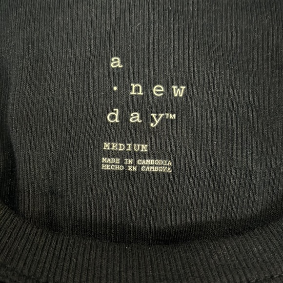 A new day women’s top. 1568 - Picture 4 of 7